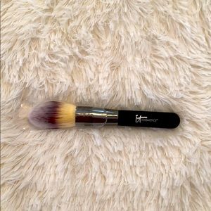 NWT IT Cosmetics Heavenly Luxe Wand Powder Brush